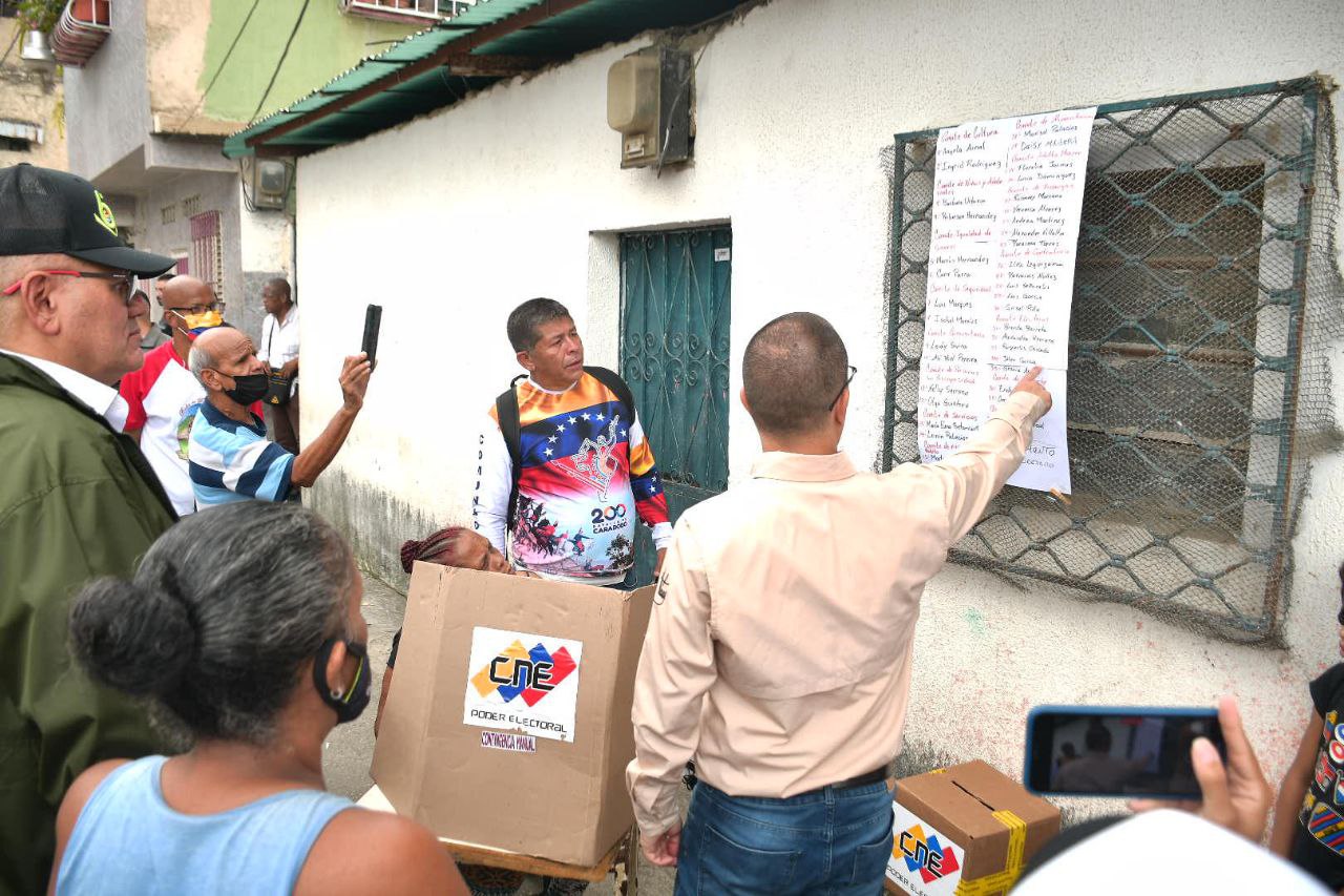 Ministrodecomunaspresenteenlarenovacióndevoceríasenelrecreo
