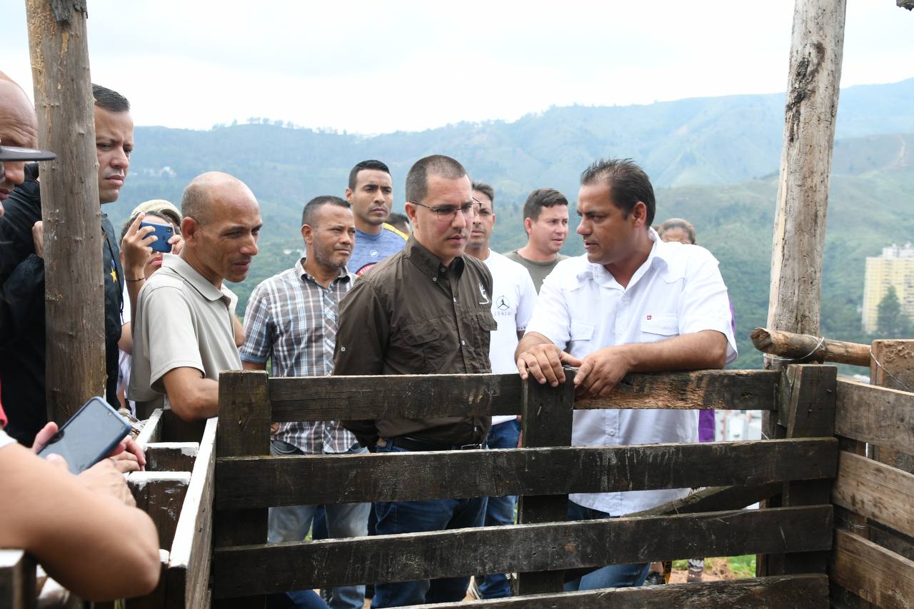 MinistroComunasProducciónComunal