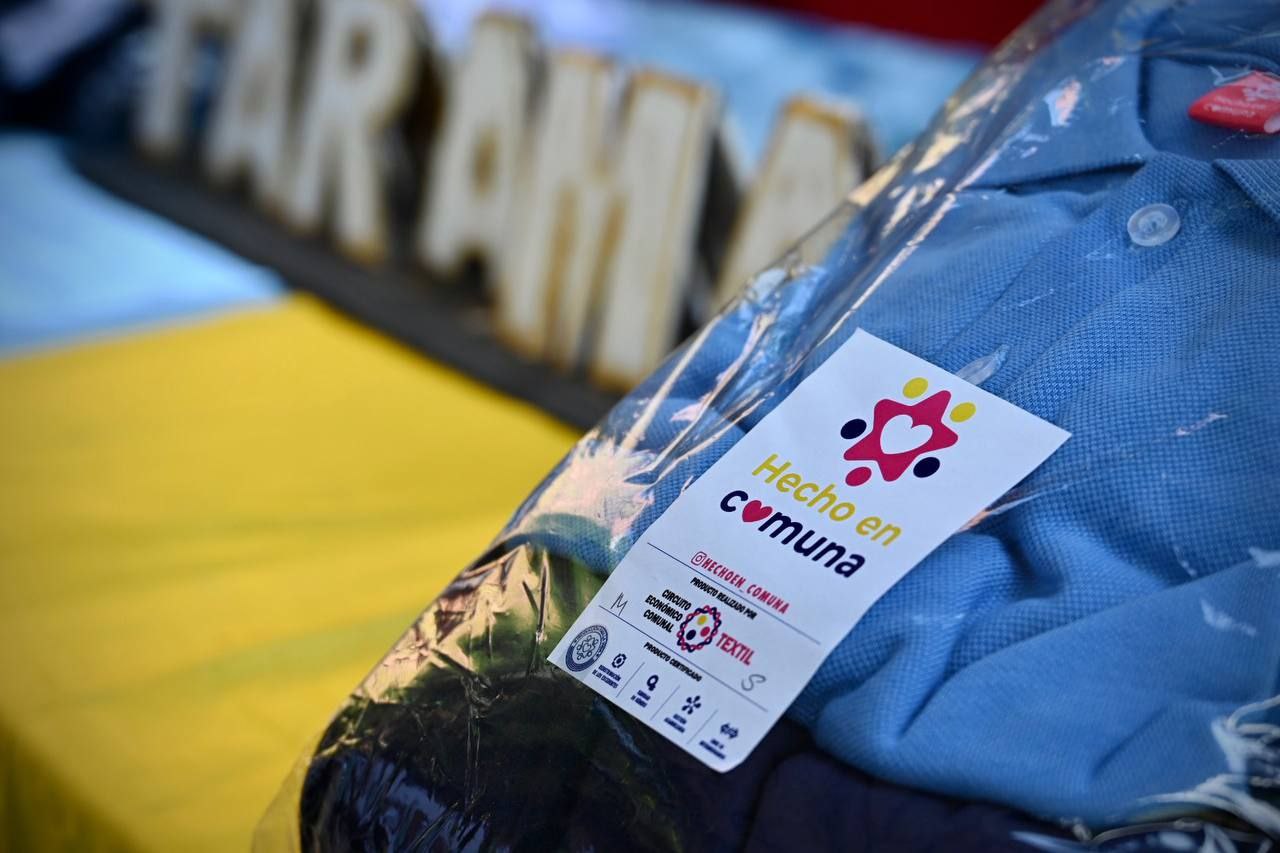 Como proyectos a futuro, la productora textil señaló que en el año 2023, “tenemos un espacio para producir el doble de lo que se está confeccionando el año pasado, con el apoyo del gobierno comunal y este combo que hacemos entrega está conformado por una franela, un pantalón, una chemise y un mono”.