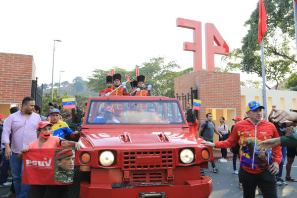 caravana en honor al Comandante Hugo Chávez