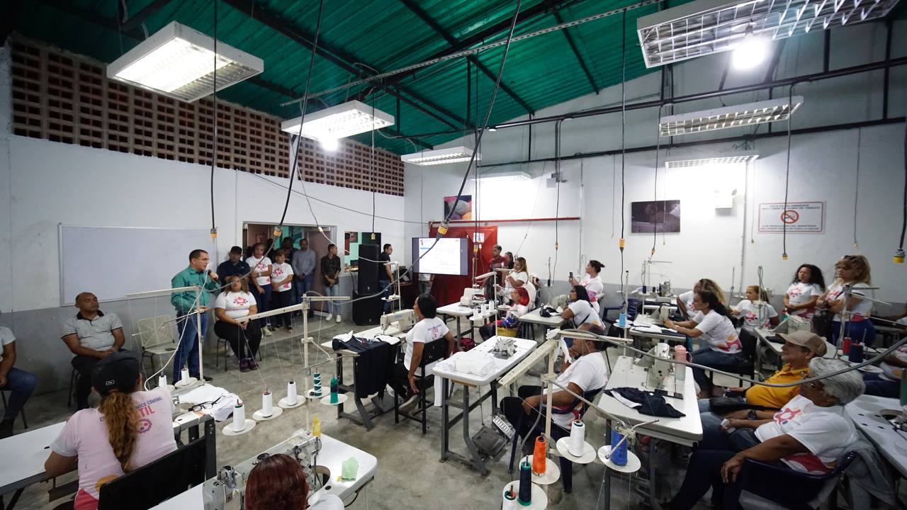 Frentes textiles debaten perspectivas para la creación de un Circuito Económico Comunal