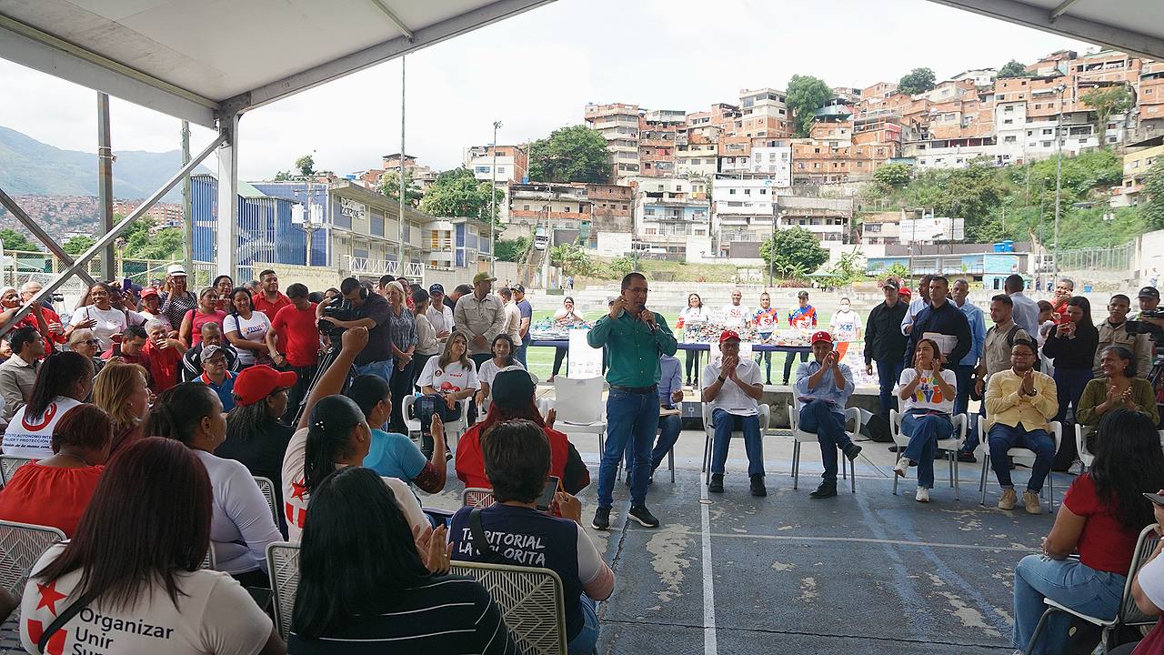 debaten -Ley -Orgánica- de- Comunas -en -Petare