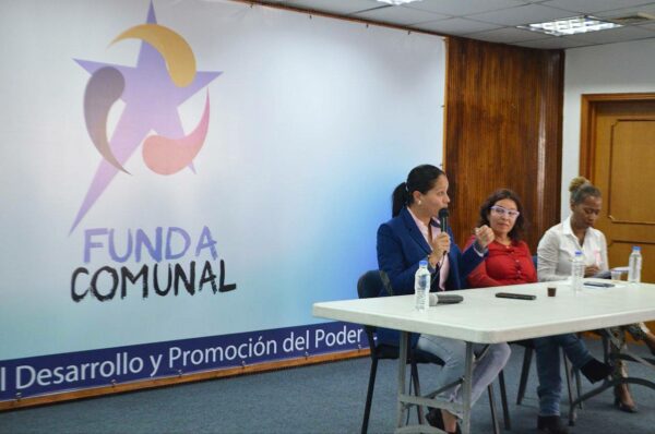 Conversatorio Rosa en Fundacomunal
