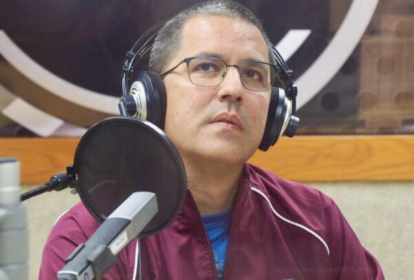 Ministro de Comunas y Movimientos Sociales