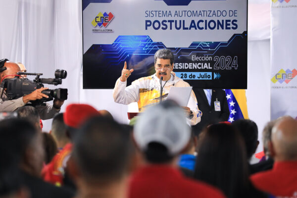Presidente-Maduro-CNE-Postulación
