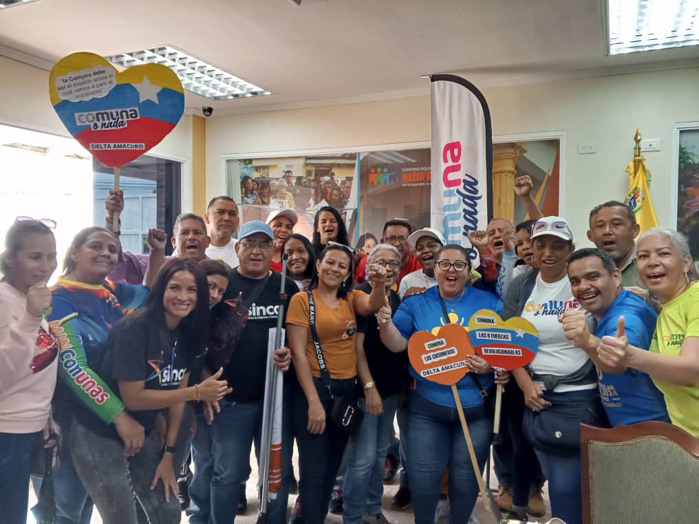 Entrega de certificado de financiamiento a 21 Circuitos Comunales de Delta Amacuro