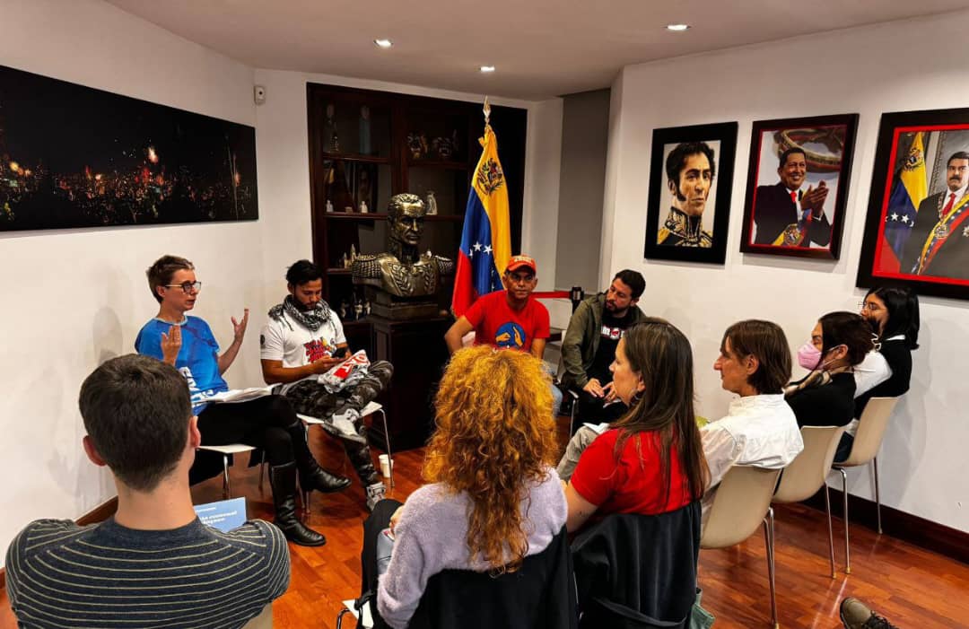 Conversatorio con comuneros venezolanos tuvo lugar en el Consulado en Barcelona