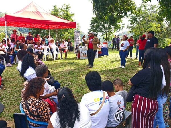 Voceros de diez Comunas del municipio Sucre, en Miranda, se reunieron en Asamblea con el viceministro de Economía Comunal en la Comuna Rural Turística Parque Caiza.