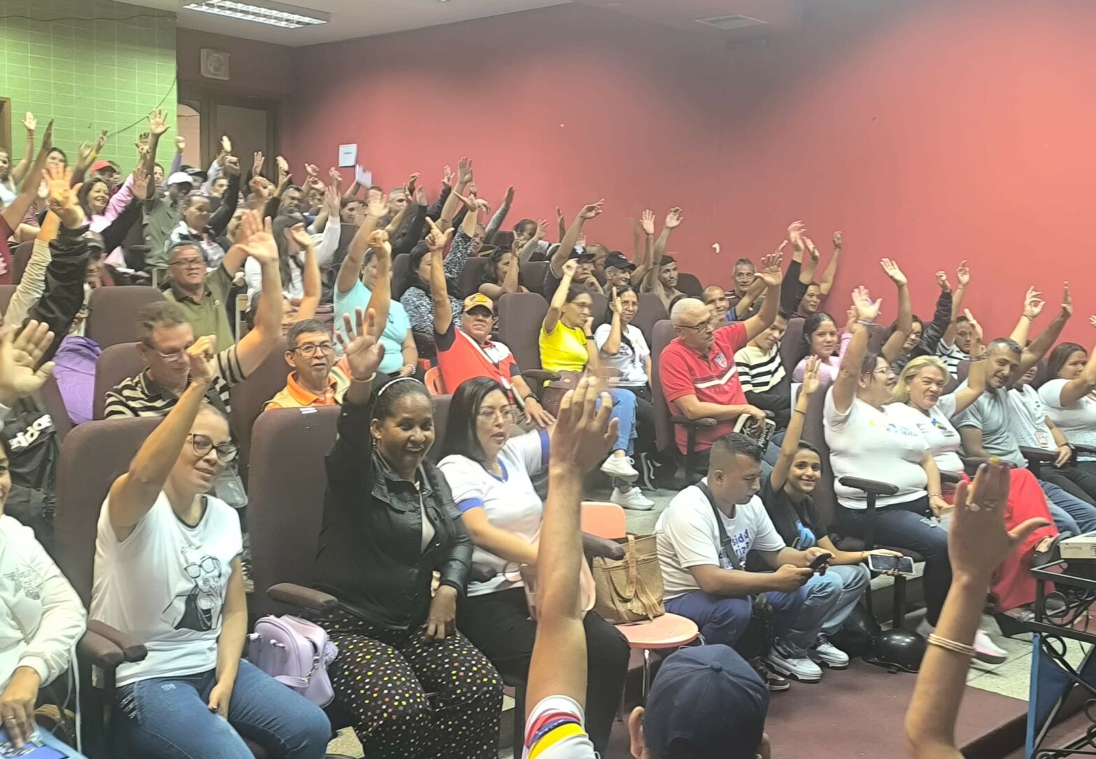En un encuentro compartieron las funciones y potencialidades de las instituciones adscritas a la cartera de Comunas.